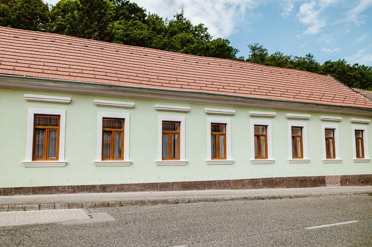 Sziklavendeghaz Lejlighedshotel Veszprém Eksteriør billede