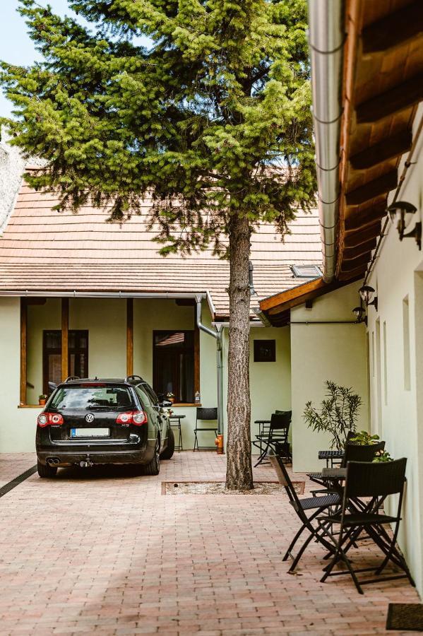 Sziklavendeghaz Lejlighedshotel Veszprém Eksteriør billede